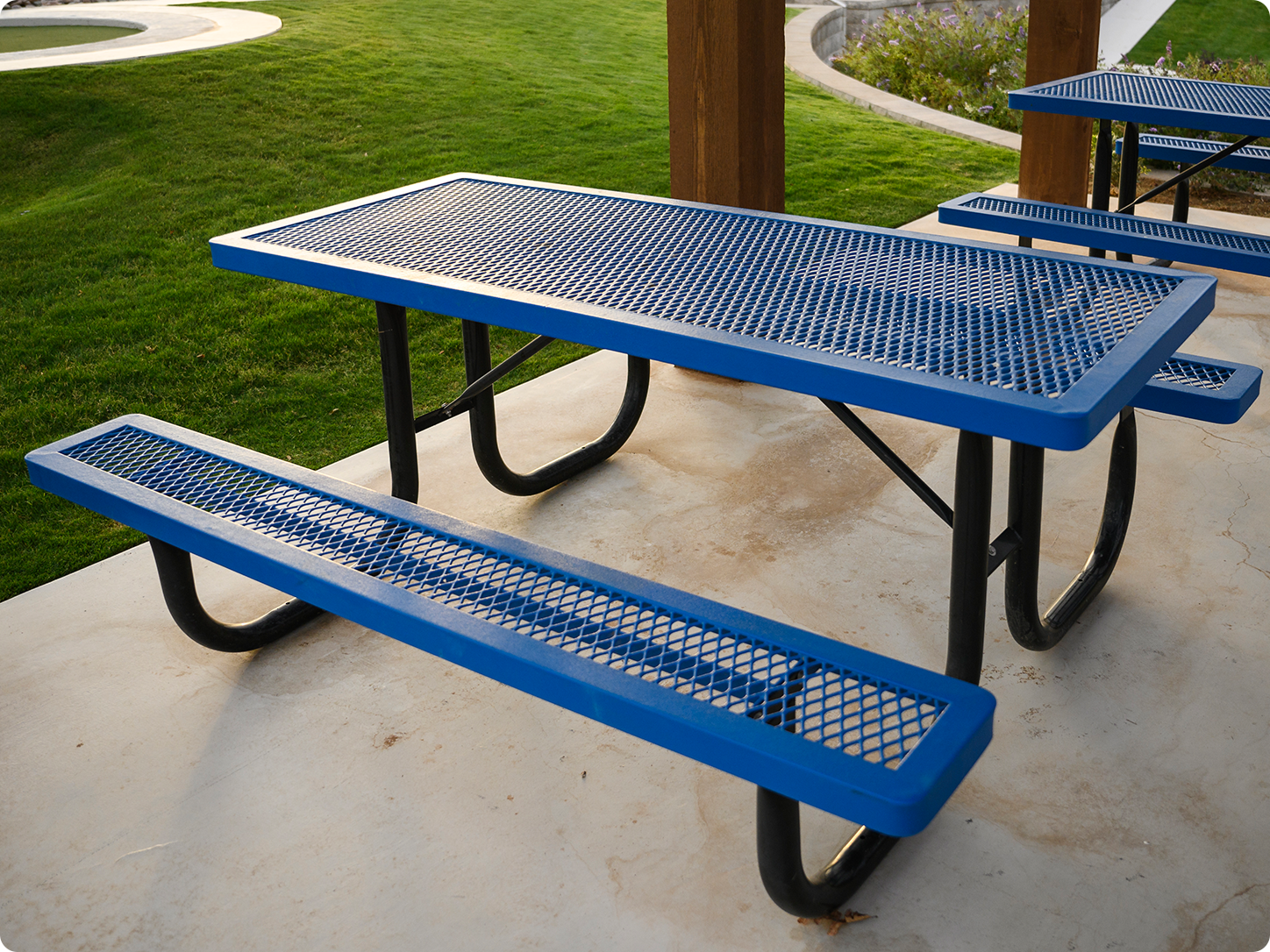 Commercial picnic table